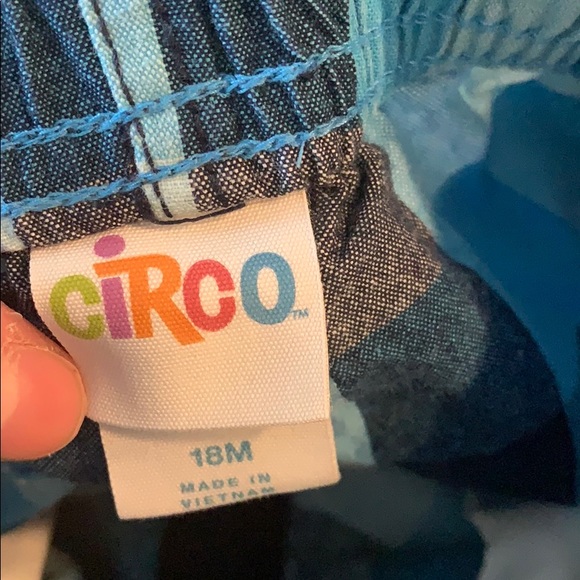 Blue plaid shorts - Picture 2 of 3